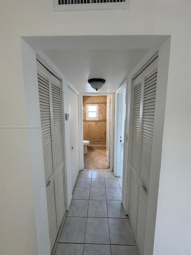 Building Photo - 1325 W 68th St