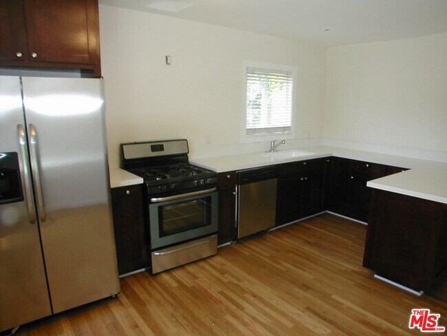 Building Photo - 2221 Ocean Park Blvd