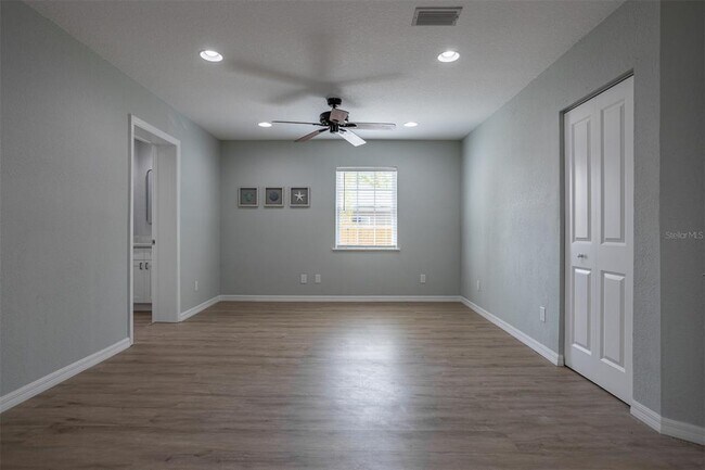 Building Photo - 711 Bayshore Dr