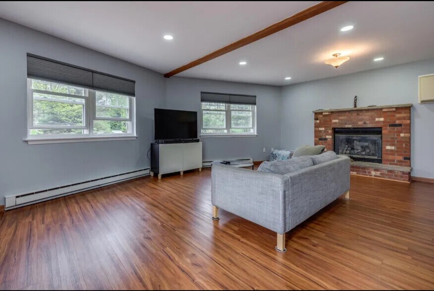 Building Photo - 644 Glen Circle Dr