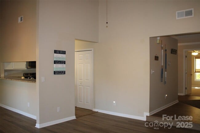 Building Photo - 19839 Henderson Rd