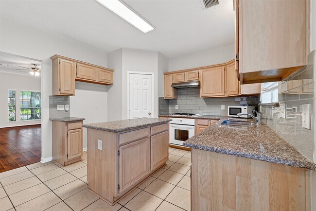 Building Photo - 4539 Springfield Lakes St