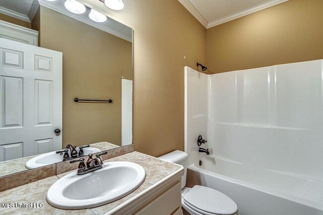 Building Photo - 401 Ash Tree Ln