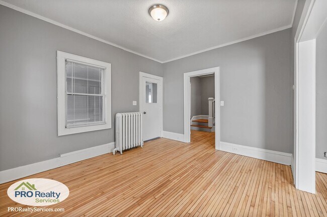 Building Photo - 3 Bedroom Home in South Minneapolis