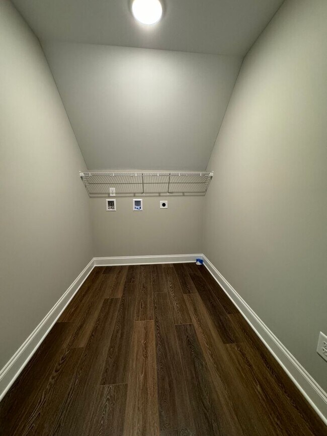 Building Photo - NEWER 4/2.5 House in Armuchee-$2,195