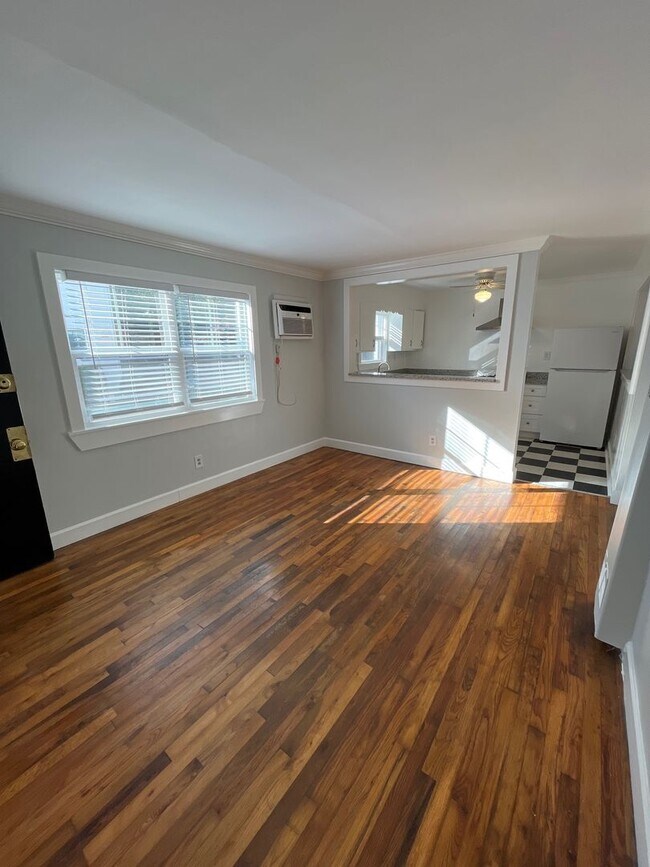 Building Photo - 1BR w Porch - Moments from Piedmont Park