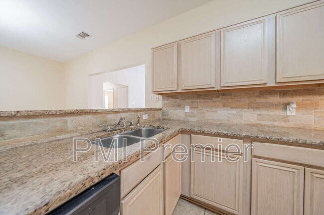 Building Photo - 1175 Meadows Dr