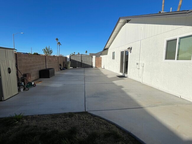 Building Photo - 5841 W Angela Dr