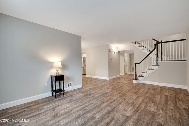 Building Photo - 47 Apple Dr