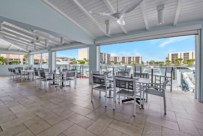 Building Photo - 2707 N Ocean Blvd