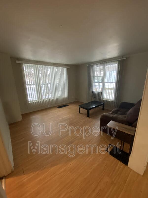 Building Photo - 207 E Clark St