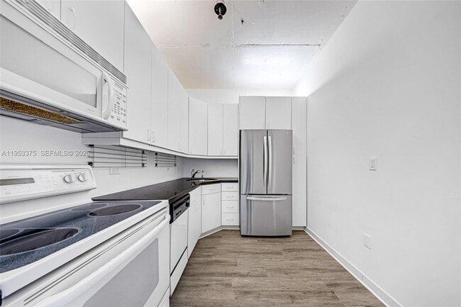 Building Photo - 20515 E Country Club Dr