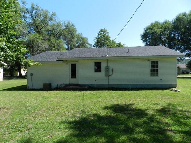 Building Photo - 204 Dyer Dr