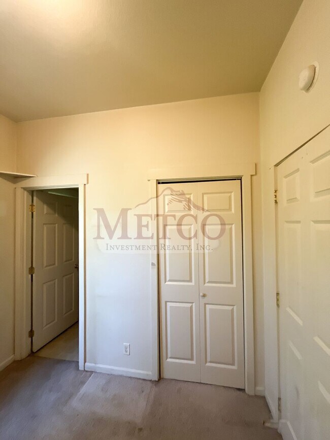 Building Photo - 15401
