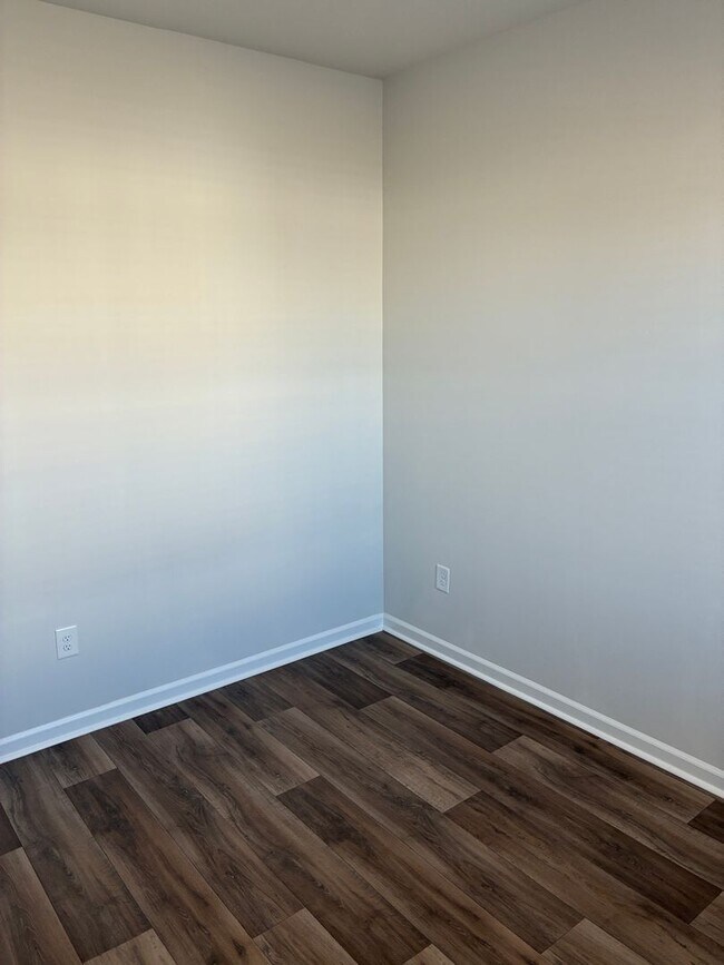 Building Photo - W2045