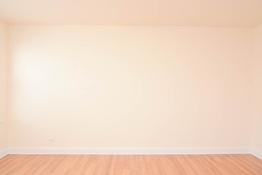 Building Photo - 2600 N Kimball Ave