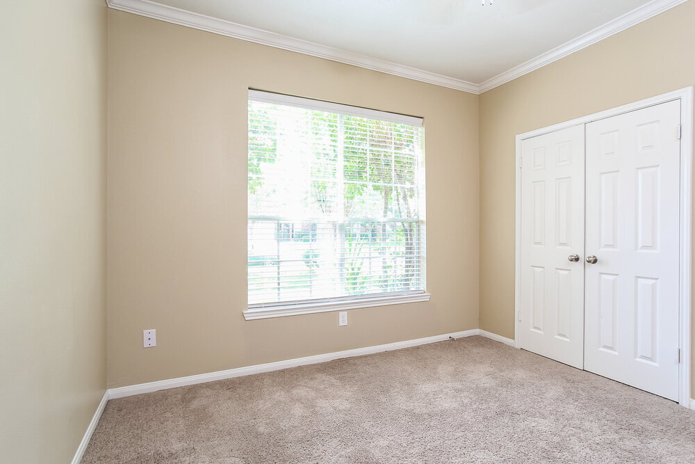 Building Photo - 16206 Hollow Rock Dr