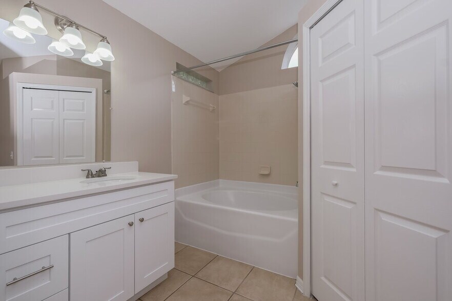 Building Photo - 15110 Deer Meadow Dr