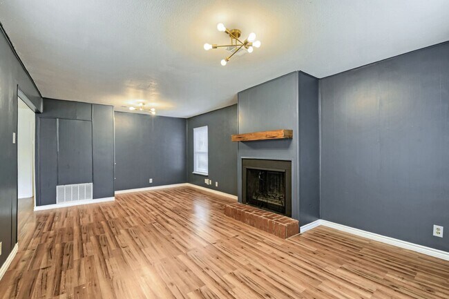 Building Photo - 8106 Windlake Dr
