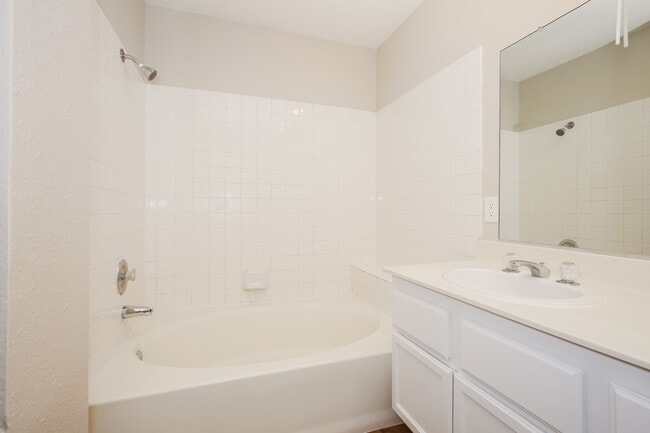 Building Photo - 1575 Bent Arrow Dr