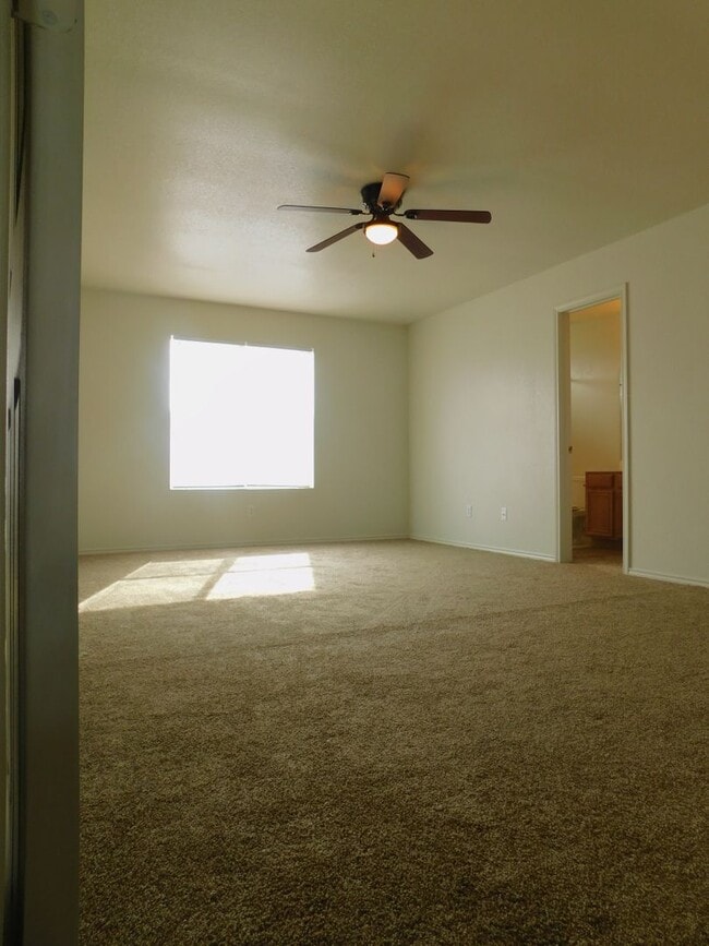 Building Photo - Available NOW!!!! Gorgeous 1 story, 3 bedroom, 2 bath, 1 car garage home. Spacious living room an...