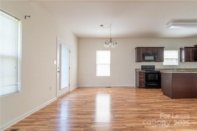 Building Photo - 108 Lookout Point Pl