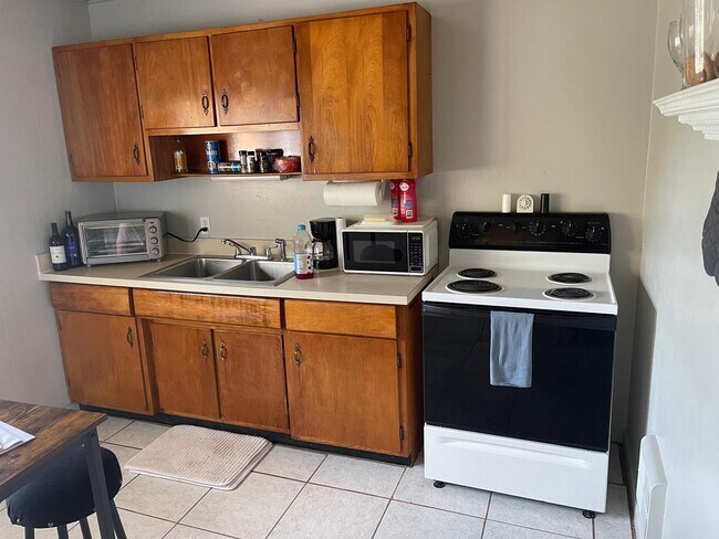 Building Photo - 2095 Pineapple Ave