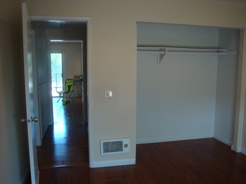 Building Photo - 1056 S Idaho St