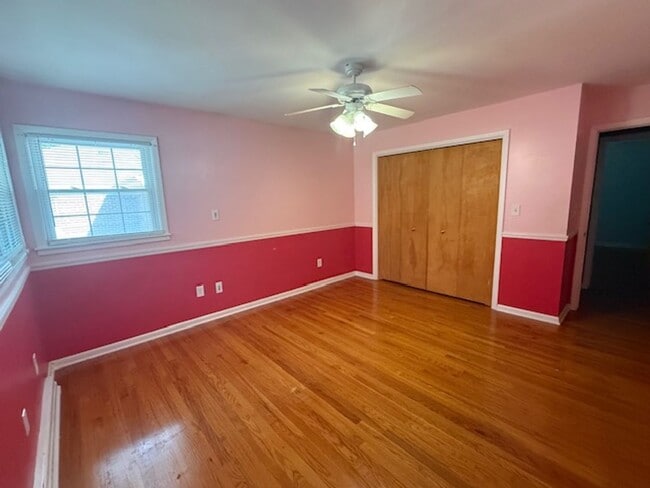Building Photo - 2125 Brentwood Dr