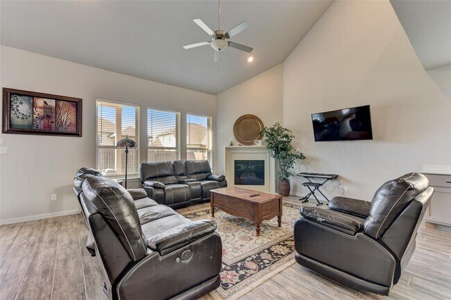 Building Photo - 222 Eagle Ford Dr