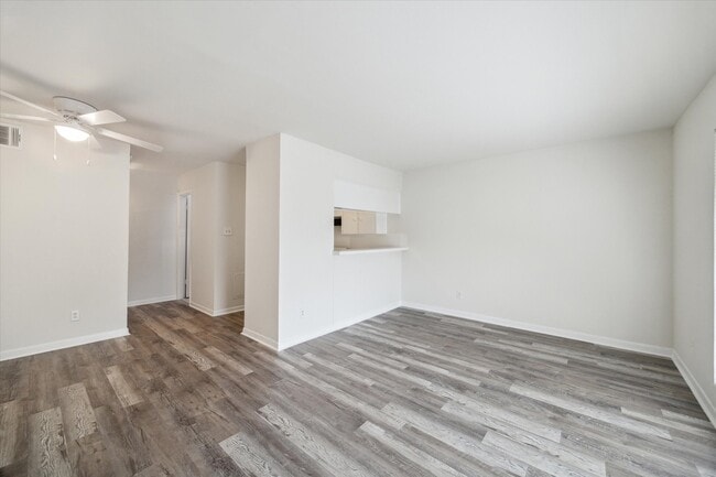 Building Photo - Marshall Apartments