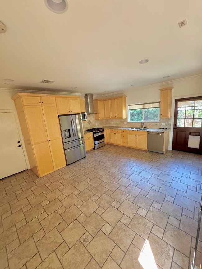 Building Photo - 4034 Madison Ave