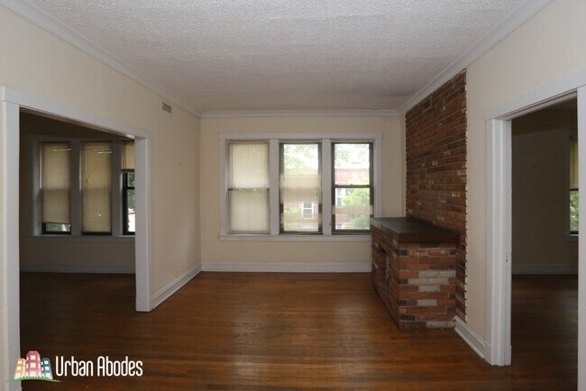 Building Photo - 3517 N Racine Ave