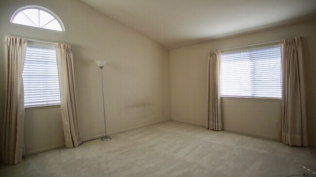 Building Photo - 1323 Chessington Dr