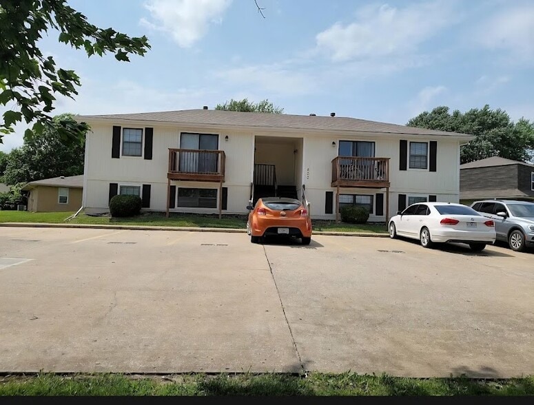 Building Photo - 800 NE Ball Dr