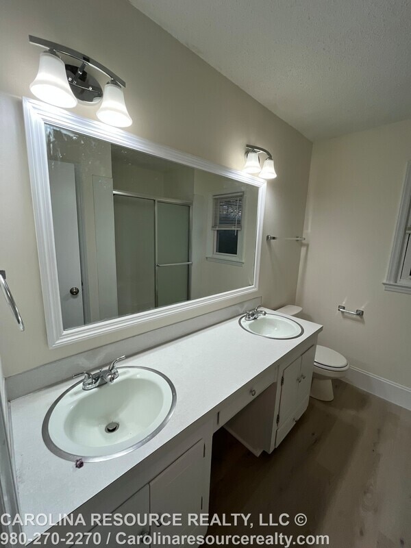 Building Photo - 4535 Dawnwood Dr