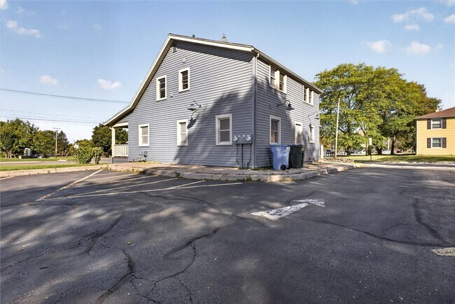 Building Photo - 1700 Mt Hope Ave