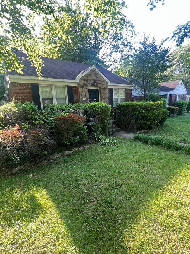Building Photo - 3 bed, 1 bath near the University of Memphis