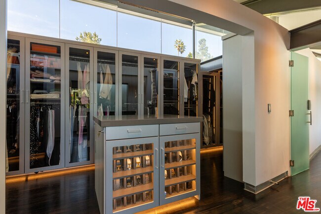 Building Photo - 8538 Eastwood Rd