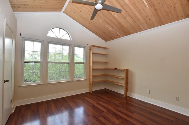 Building Photo - 11404 Walnut Ridge Dr