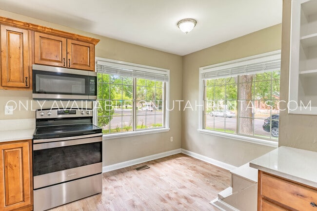 Building Photo - 611 E 350 N