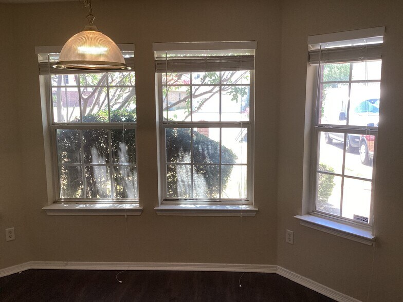 Building Photo - 2545 Big Spring Dr