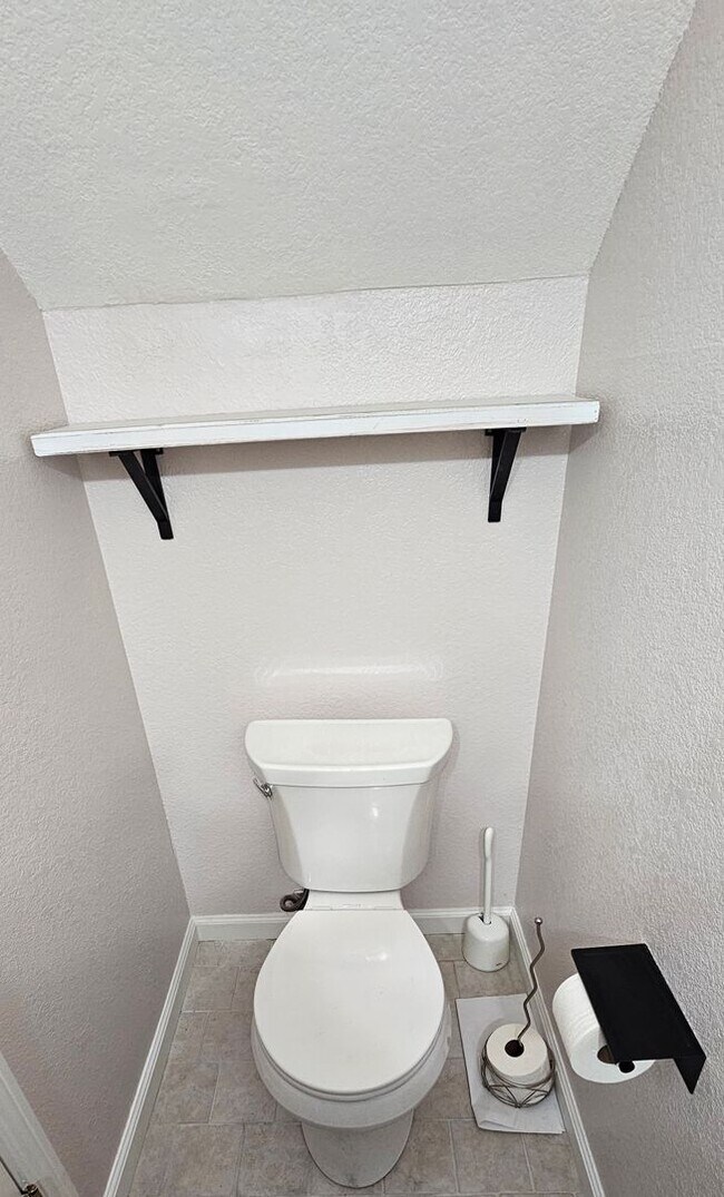 Building Photo - **Centrally Located in Santa Rosa!!**