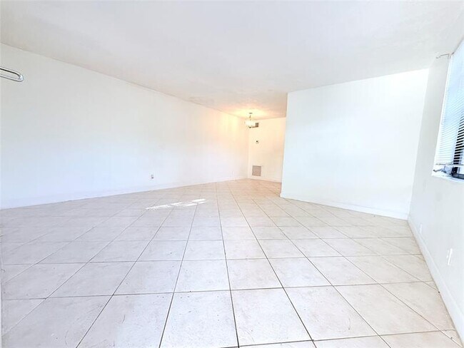 Building Photo - 141 NW 27th Terrace