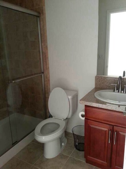 Building Photo - 575 Piazza Dr