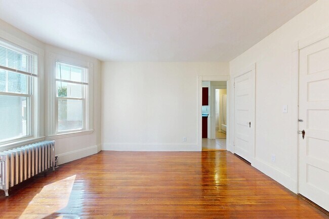 Building Photo - 539 Mt Auburn St