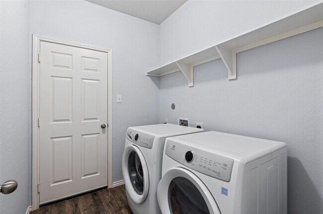 Building Photo - 2024 Cedar Tree Ct