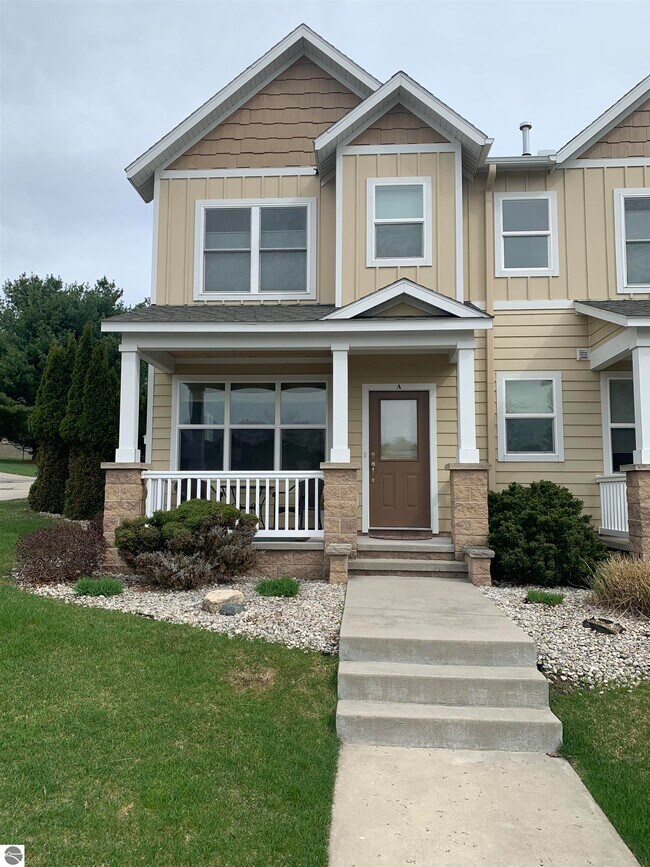 10613 Waterford Rd 10613 Waterford Rd Traverse City MI 49684