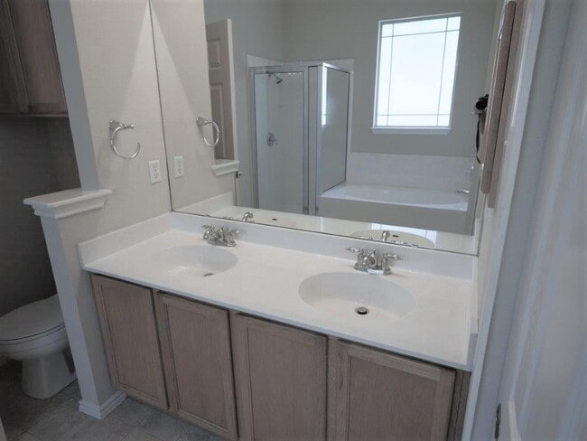 Building Photo - 1705 Honey Creek Ln