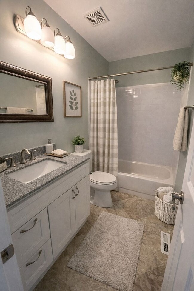 Building Photo - End Unit Townhome in Central Mount Pleasant - AVAILABLE August 1, 2026!